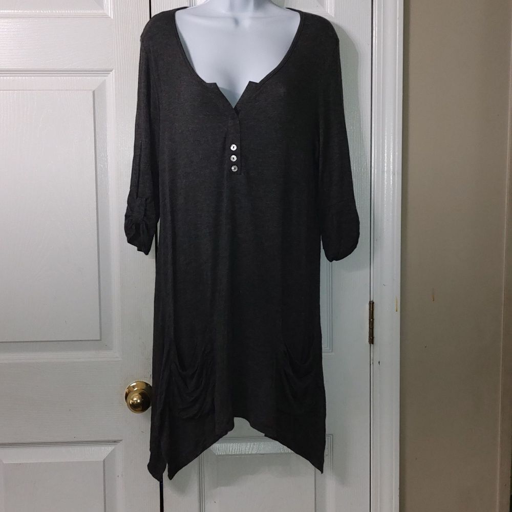 Cha Cha Vente heather gray shark bite style tunic top  with pockets Sz L